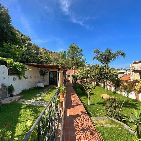 B&B Villa Vittoria Giardini Naxos Exterior foto