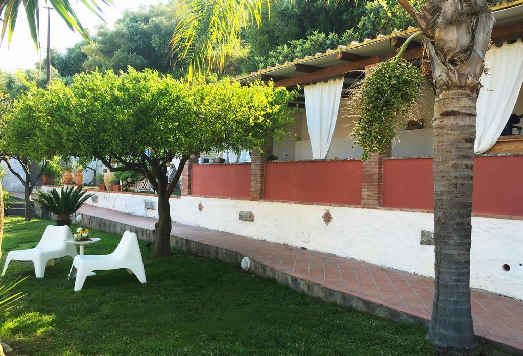 B&B Villa Vittoria Giardini Naxos Exterior foto