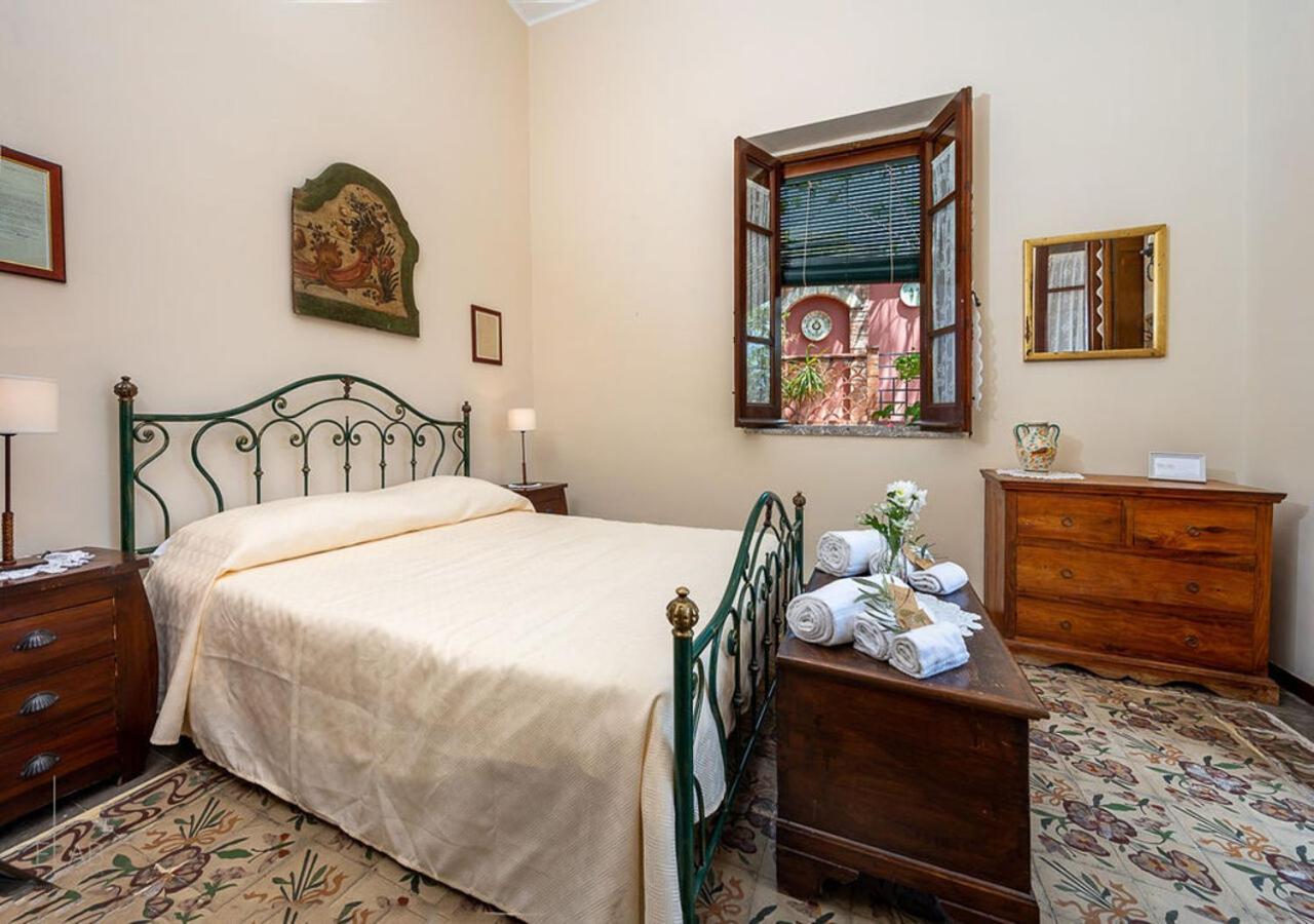 B&B Villa Vittoria Giardini Naxos Exterior foto