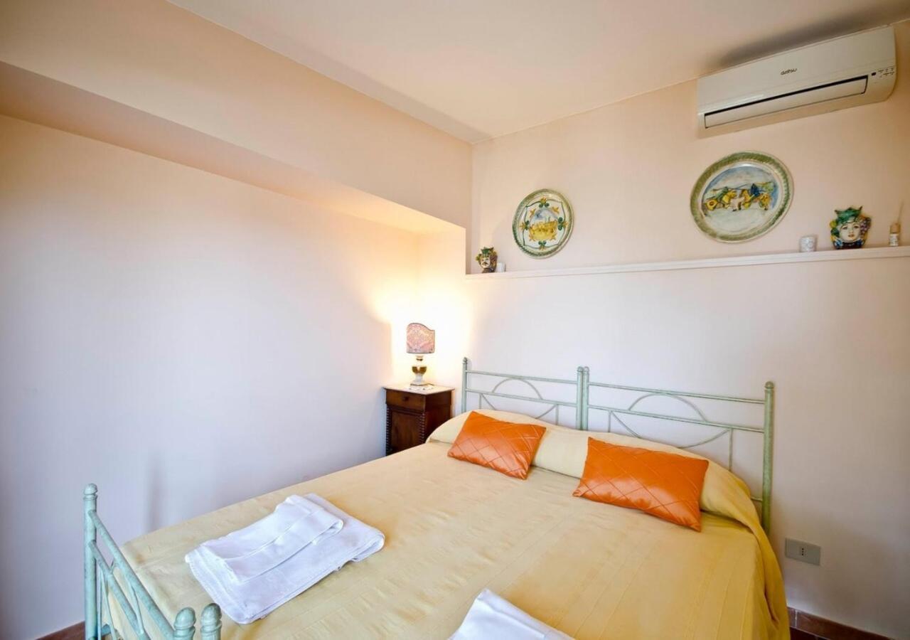 B&B Villa Vittoria Giardini Naxos Exterior foto