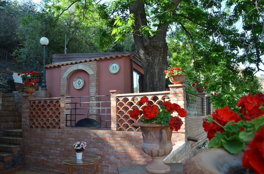 B&B Villa Vittoria Giardini Naxos Exterior foto