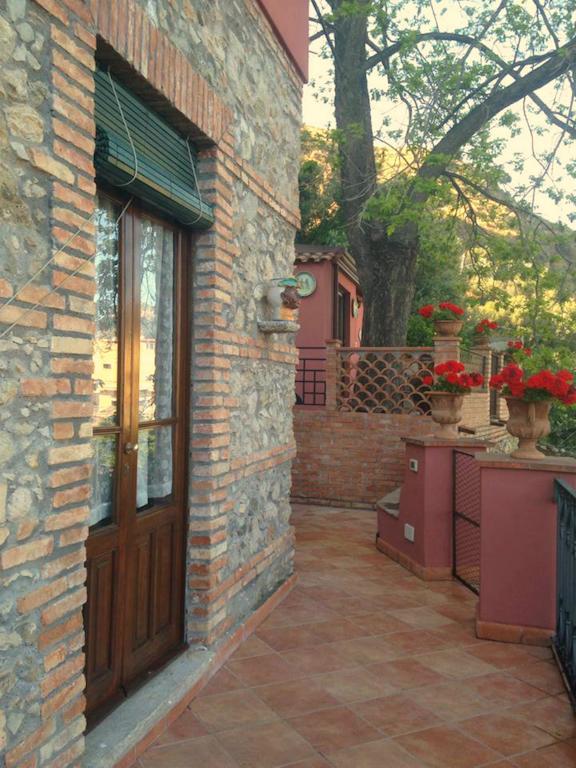 B&B Villa Vittoria Giardini Naxos Exterior foto