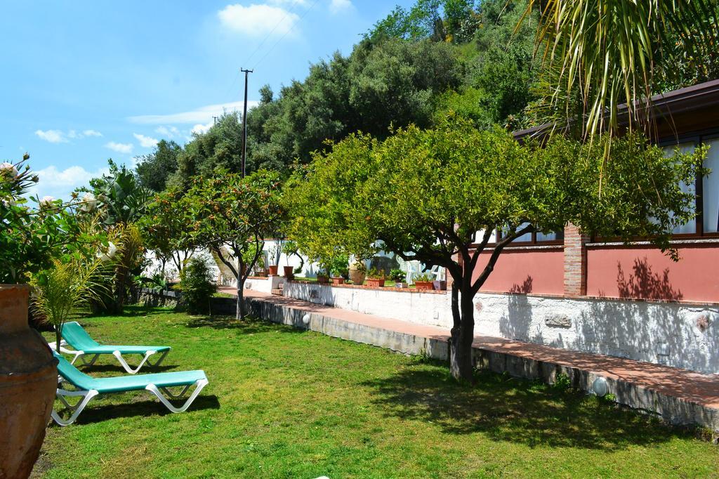 B&B Villa Vittoria Giardini Naxos Exterior foto