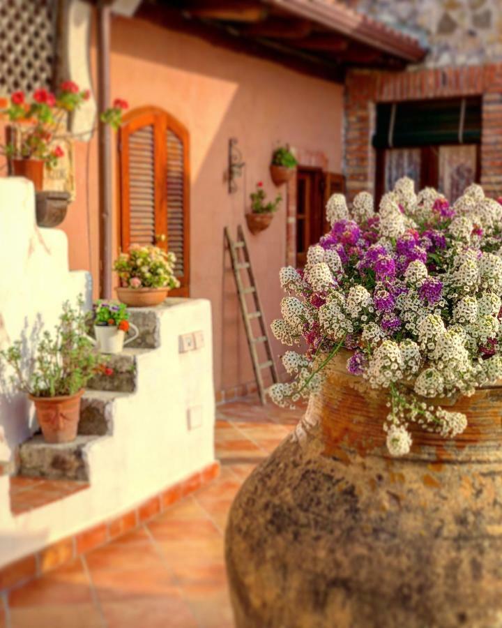 B&B Villa Vittoria Giardini Naxos Exterior foto