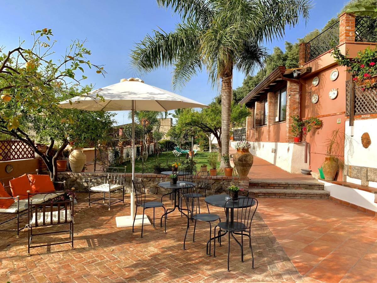 B&B Villa Vittoria Giardini Naxos Exterior foto