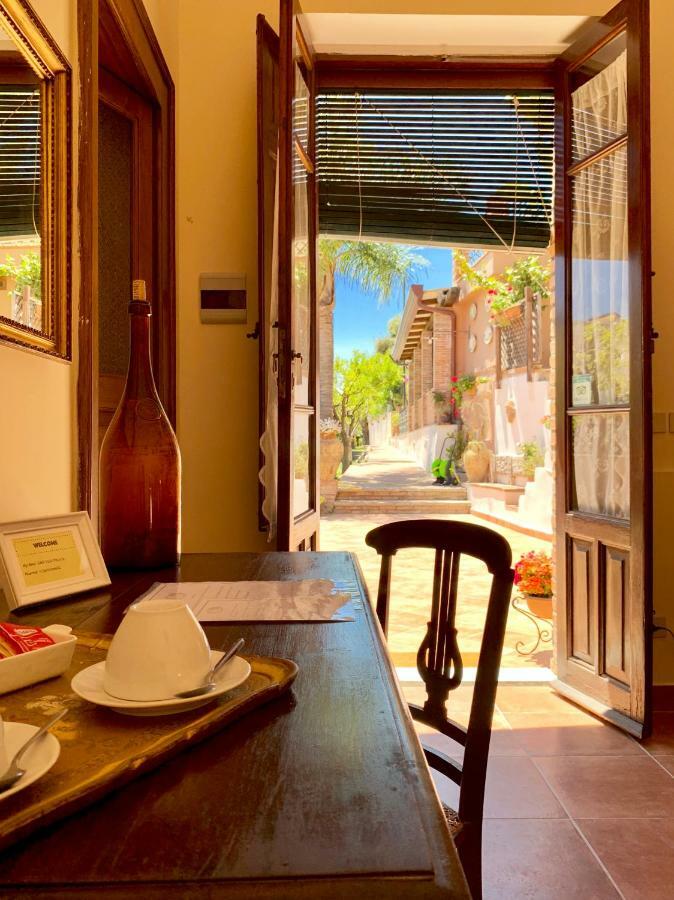B&B Villa Vittoria Giardini Naxos Exterior foto